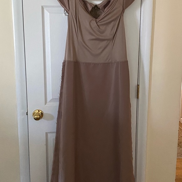 Formal Elegant Dress - Picture 6 of 8